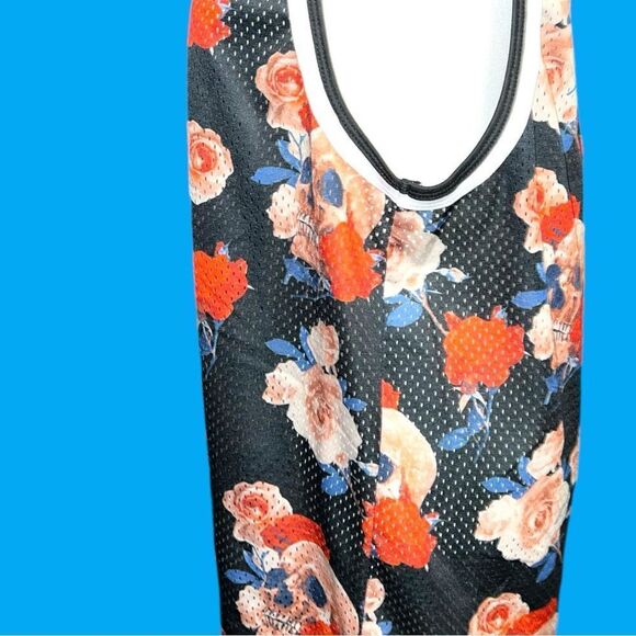 No boundaries cute black tank with skulls and roses - Picture 3 of 8